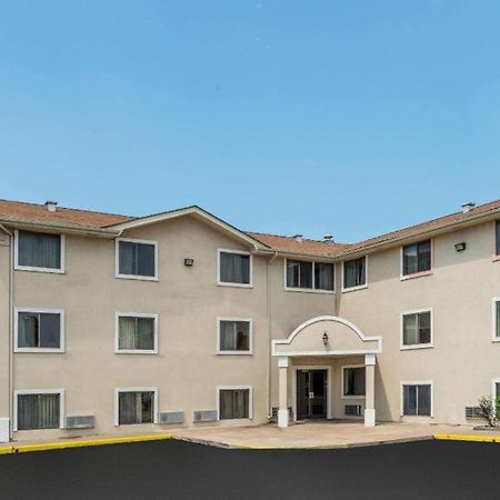 Quality Inn & Suites 얼쓰시티 외부 사진