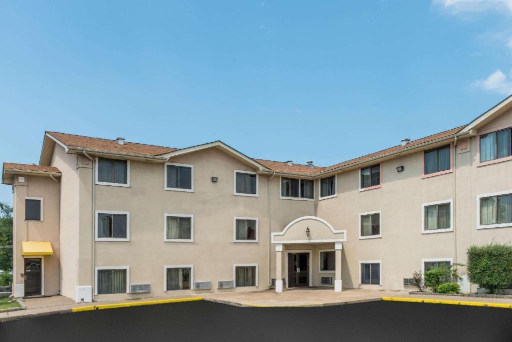 Quality Inn & Suites 얼쓰시티 외부 사진