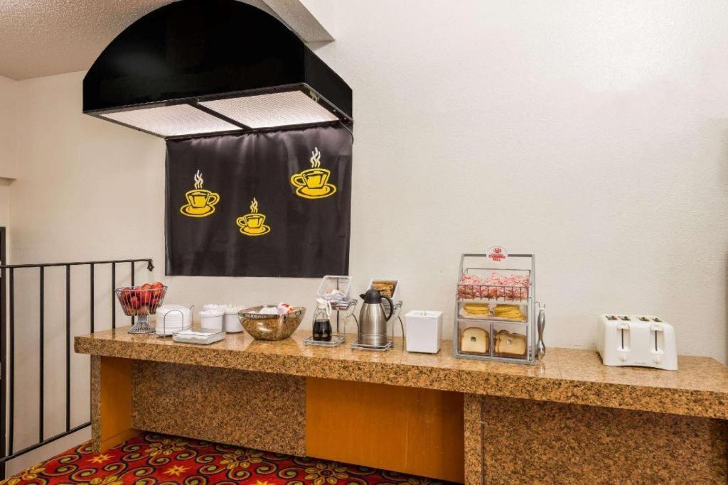 Quality Inn & Suites 얼쓰시티 외부 사진