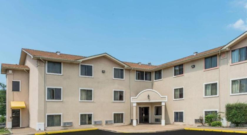 Quality Inn & Suites 얼쓰시티 외부 사진