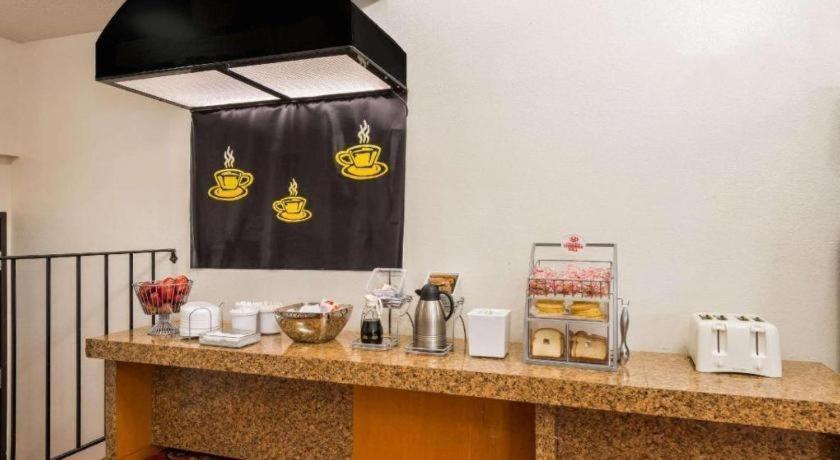 Quality Inn & Suites 얼쓰시티 외부 사진